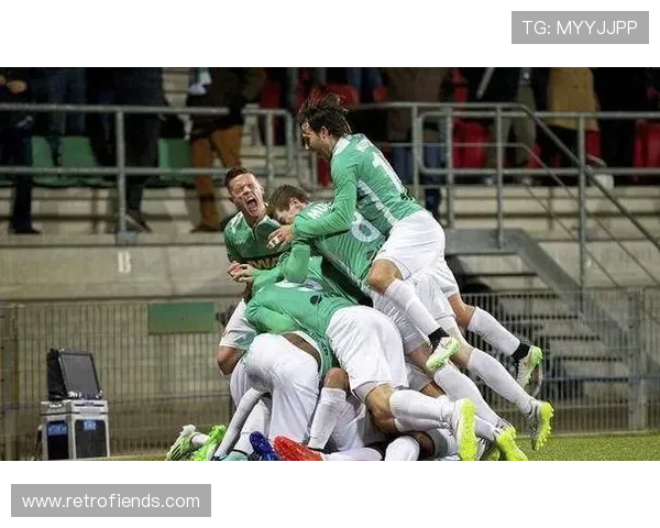 亨克锋线火力全开，球队持续保持连胜状态引人关注